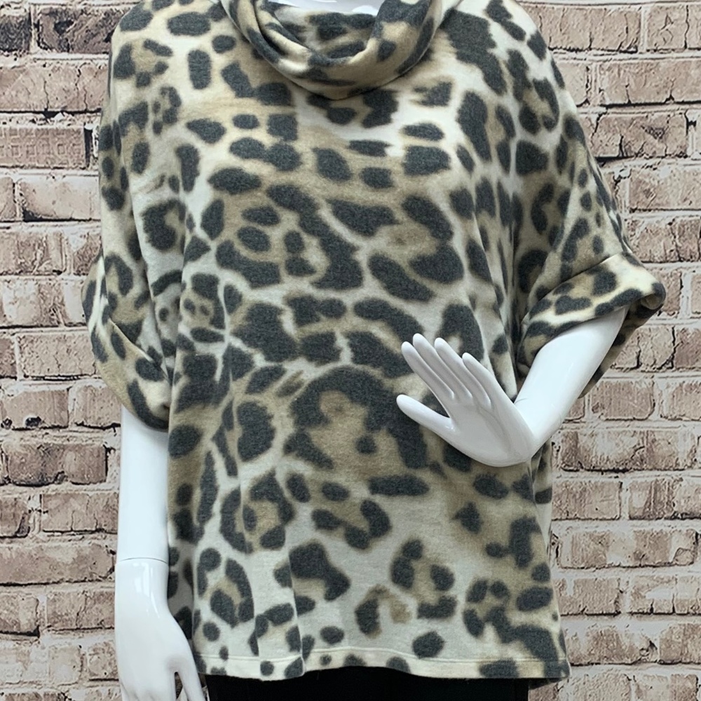 SPOTTED SWEATER WITH COW NECKLINE